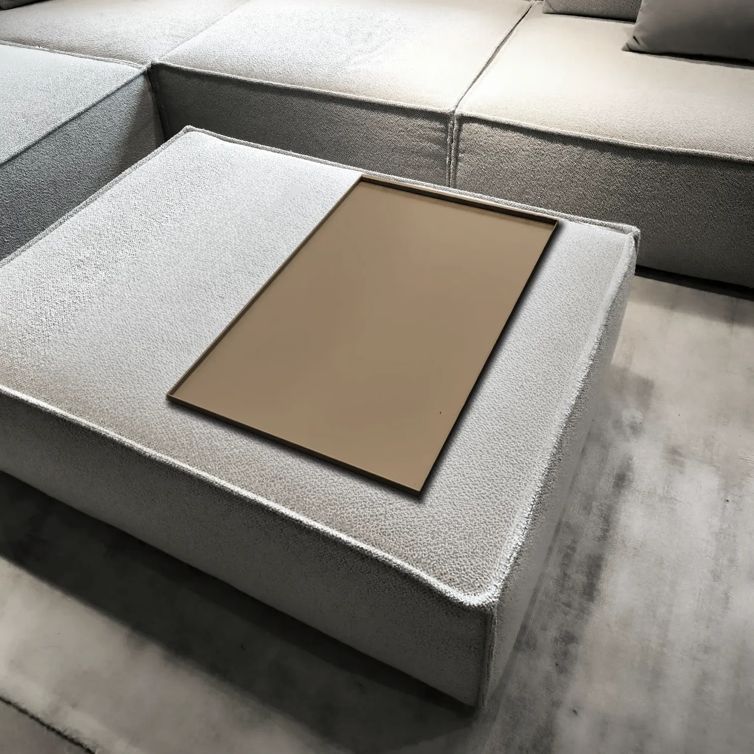 Sofa, Sektionssofa, beiges Panel, modular, erhöhte Polster, 